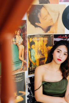从后面抱着妈妈突然脸一红